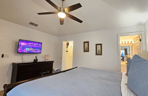 Westridge House | Buckingham Paradise Villa, pet friendly close to Disney, elderly and disabled friendly
