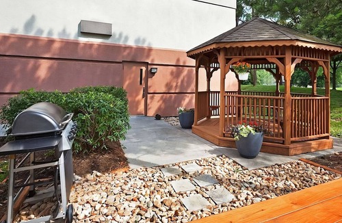 Ashley Oaks Hotel | Budget-friendly Suite with Kitchen just a short drive from McGhee Tyson Airport