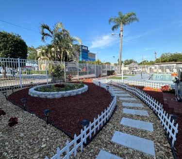 United Central Hotel | Budget Inn - St. Petersburg