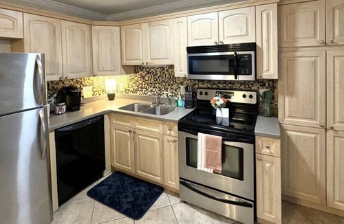 Auburn Condo | BV3-1/1 Villa, 0.4 From Stadium, Toomers, shops and dining