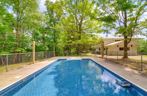 Allons House | Byrdstown Home on 65 Acres w/Pool, Trail to Lake!