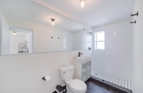 North Beach Apartment | Byron Avenue Suites
