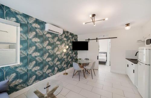 North Beach Apartment | Byron Avenue Suites