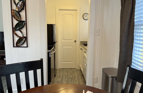 Downtown Historic District Apartment | C2 Perfect location in historic city center, near beaches, patio, free parking!