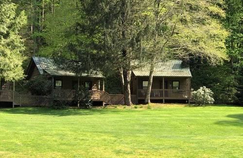 Rabun Gap Cabin | Cabin 1 bed,1 bath hillside with beautiful sunrises and sunsets overlooking lake