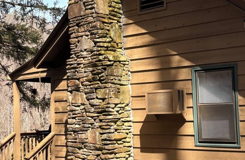 Rabun Gap Cabin | Cabin 1 bed,1 bath hillside with beautiful sunrises and sunsets overlooking lake