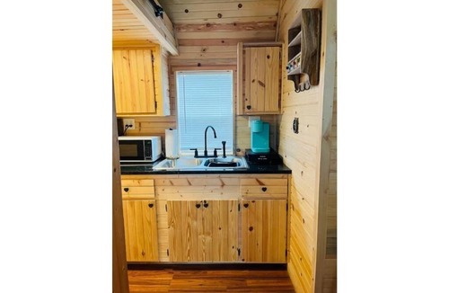 Tavares Cabin | Cabin by the Water Escape - Bring Your Boat!