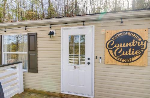 Sevierville House | Camp-Style Cabin Near Pigeon Forge: Fire Pit, Deck