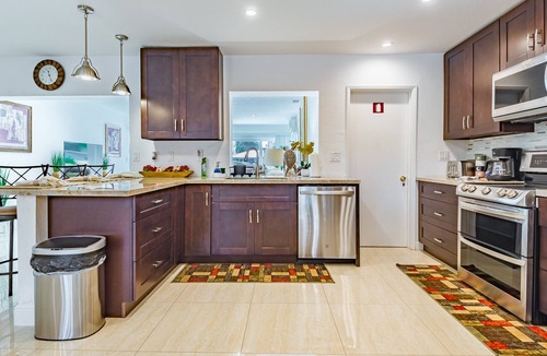 Lake Estates Villa | Canal Waterfront w/ Pool- 5min from Ft Lauderdale beach-Juanita's Villa 2/2