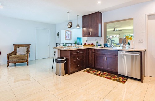 Lake Estates Villa | Canal Waterfront w/ Pool- 5min from Ft Lauderdale beach-Juanita's Villa 2/2