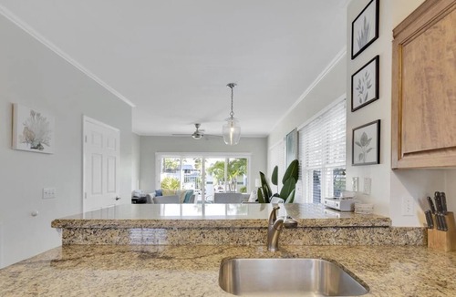 Marathon House | Canalside 2BR/2.5BA Conch Villa 7027 with Spa Tub: Village at Hawks Cay Villas