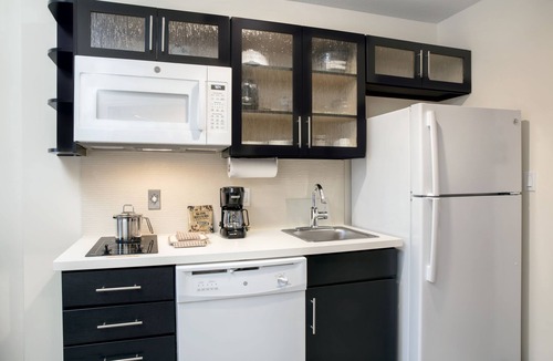 Country Walk Hotel | Candlewood Suites Miami Exec Airport - Kendall by IHG
