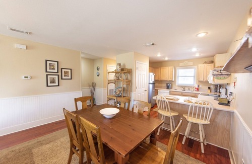 Port St. Joe House | Cape Escape II End Unit on Lake & just 200 steps to beach w/Beach chairs/cart