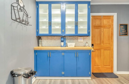 Gunter Afs House | Capital City Eagle's Nest - Pet Friendly - Pool Table - 6 Beds