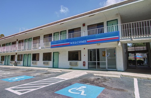 Richmond Hill Hotel | Capital O Hotel Richmond Hill/Savannah Area I-95
