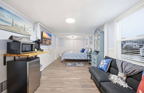 Cherry Grove Beach House | Captain's Cove Cherry Grove House w Pool and Views