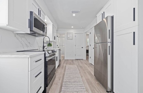 Ilexhurst House | Captain's Quarters! Bungalow steps from the beach!