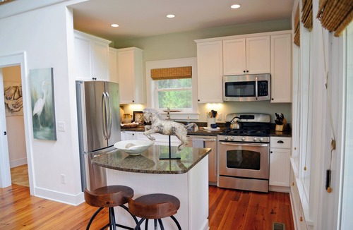 Johns Island Cottage | Captain's Quarters Charming 2-bedroom cottage in superb Johns Island