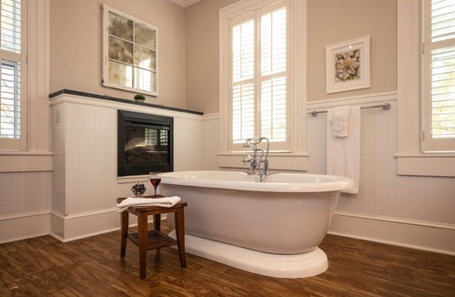 Edenton Bed & Breakfast | Captain’s Quarters Inn Downtown Edenton King Bed 2nd Floor