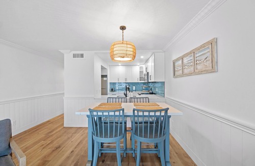 Captiva Condo | Captiva Beachfront Front Condo| Heated Pool| Golf Cart