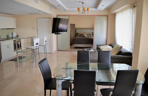 South Beach Condo | Carlyle Art Deco Residence on South Beach Ocean Drive Al Pacino would stay here!