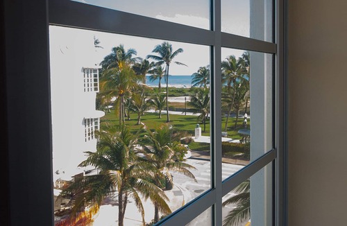 South Beach Condo | Carlyle Art Deco Residence on South Beach Ocean Drive Al Pacino would stay here!
