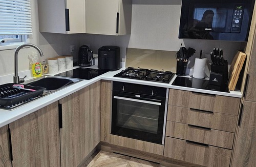 Capernwray Cabin | Carnforth - Caravan - sleeps 6 - Dog Friendly