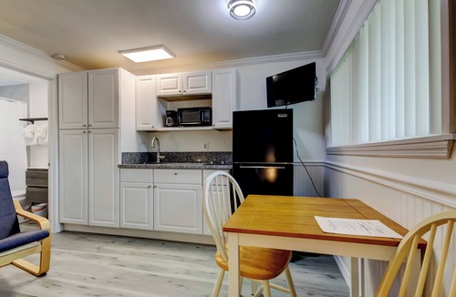 Sunset Reef Hotel | Carousel Suites