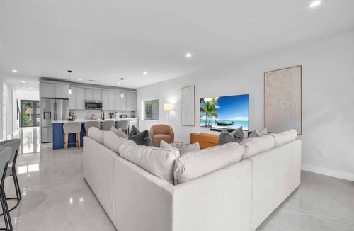 West Little Havana Apartment | Casa Amoret - Brand New Family-Friendly Retreat