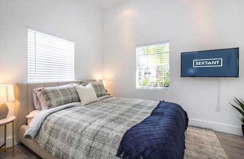 The Roads House | Casa Blanca I Sextant