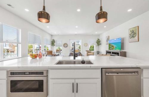 Long Bay Estates House | Casa Blanca Luna Showstopper Sea View Home
