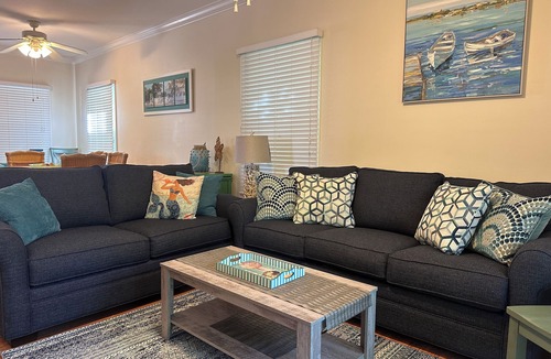 Key West House | Casa Capri Beautiful Tropical with 3 King Suites - 2 miles to beach