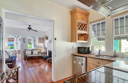 Southside House | Casa Cielo Walk to Intracoastal & Antique Shops