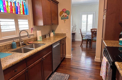 Key West House | Casa Cove Beautiful Tropical 3 KING SUITES Sleeps 8- 2 miles to beach