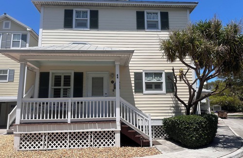 Key West House | Casa Cove Beautiful Tropical 3 KING SUITES Sleeps 8- 2 miles to beach