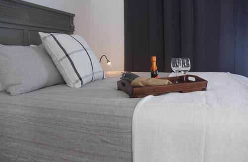 The Roads Apartment | Casa Cuba in Little Havana, 10min From Airport, 10min to Miami Beach