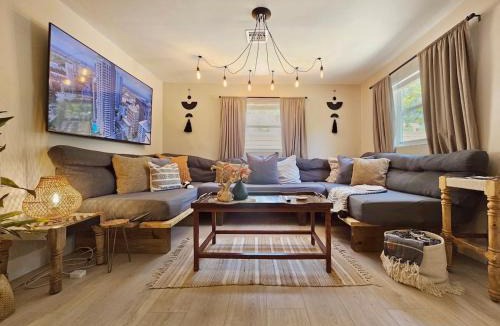 River Oaks House | Casa Eden - Half mile to Lauderdale Marine Center - 4 bedrooms - 2 bathrooms