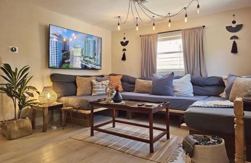 River Oaks House | Casa Eden - Half mile to Lauderdale Marine Center - 4 bedrooms - 2 bathrooms