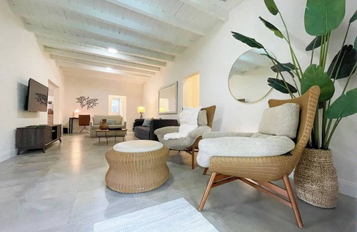 Douglas House | Casa Gables - Coral Gables