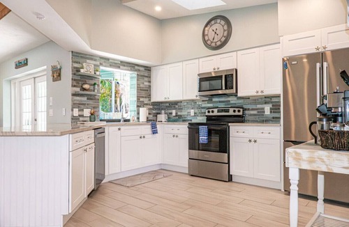 Jensen Beach House | Casa Linda: Pool, Arcade & Sun Decks