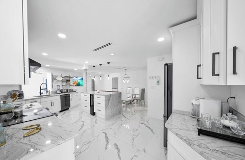 Caloosahatchee House | Casa marina is located in Cape Coral with 4 full bedrooms and 3 bath and pool