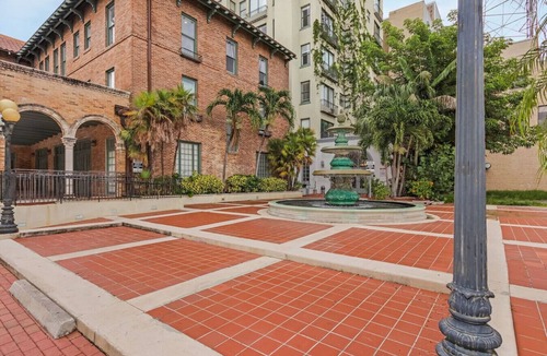 Downtown Historic District Apartment | Casa Palma: Historic apt in the BEST spot downtown