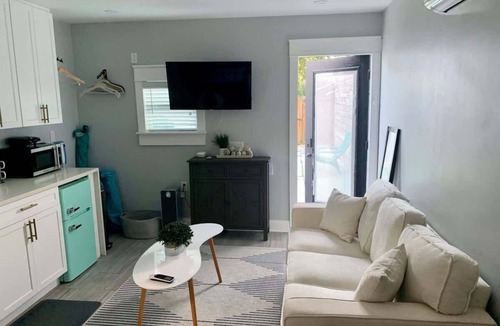 Sunshine Park House | Casa Sunshine - Mediterranean Style Meets Cabana Life