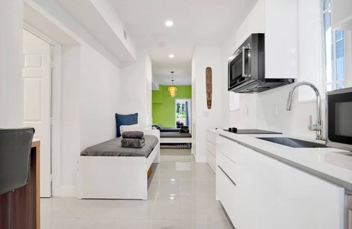 Buena Vista House | Casa Verde | Design District |5BR| Hot Tub