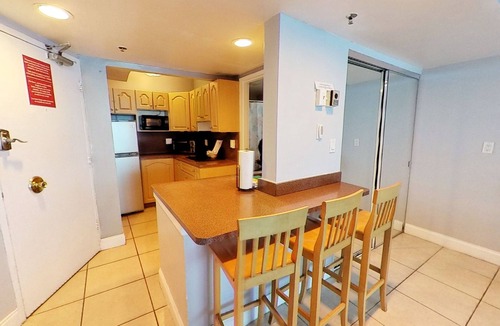 Mid Beach Condo | Castle 1131 Oceanfront condo with ocean view beach, pool, bar, tennis, gym, free parking and gym!