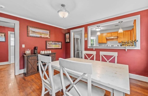 Rosewood House | CB90 Cottage: USC, Fort Jackson, Downtown Columbia