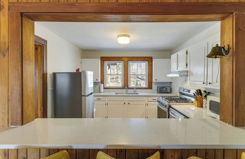 Sparta Cabin | Center Hill Couples Retreat Cabin: Lake View, Deck