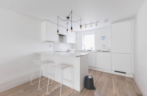 Churchill Apartment | Central 2BR Flat with Balcony - Belgravia