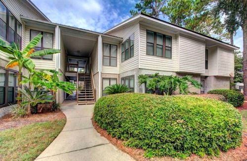 Saint Simons Heights Apartment | Central Condo | Pool & Gym | 10 Min to East Beach