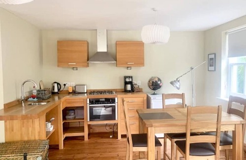 Ely House | Central Ely 3 bed 2 bathroom smart apartment